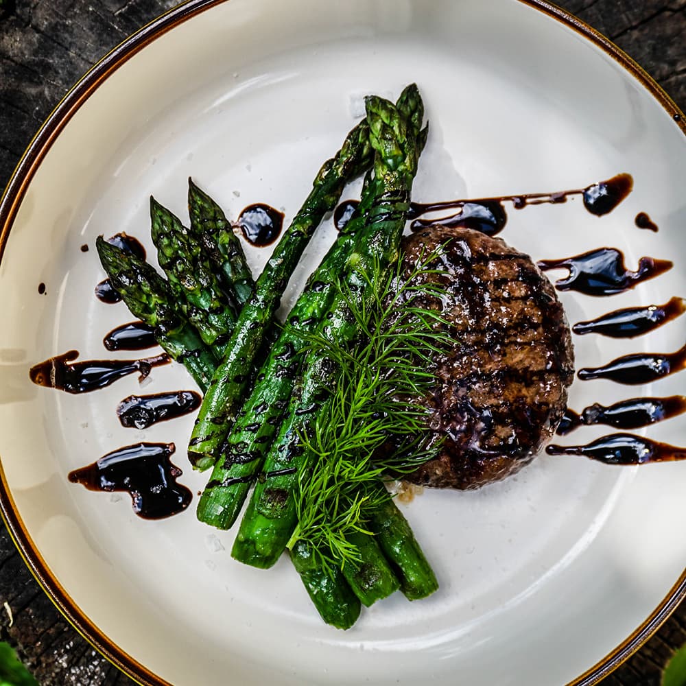 grillezett zöld spárga hamburger hússal weber grill recept