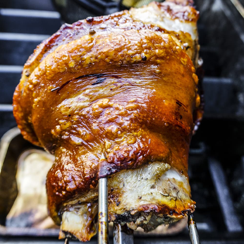 egészben sült pácolt csülök forgatónyárson weber grill recept