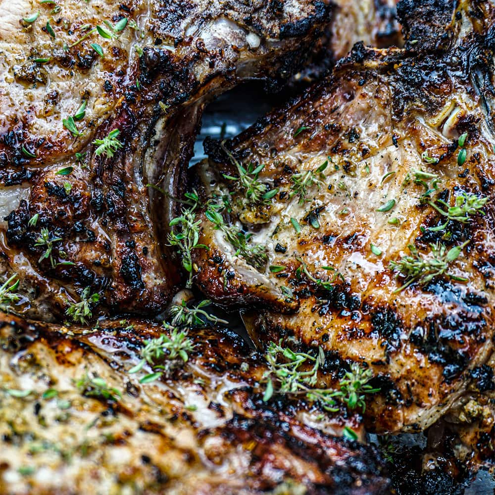 fokhagymásan pácolt csontos hosszú karaj weber grill recept