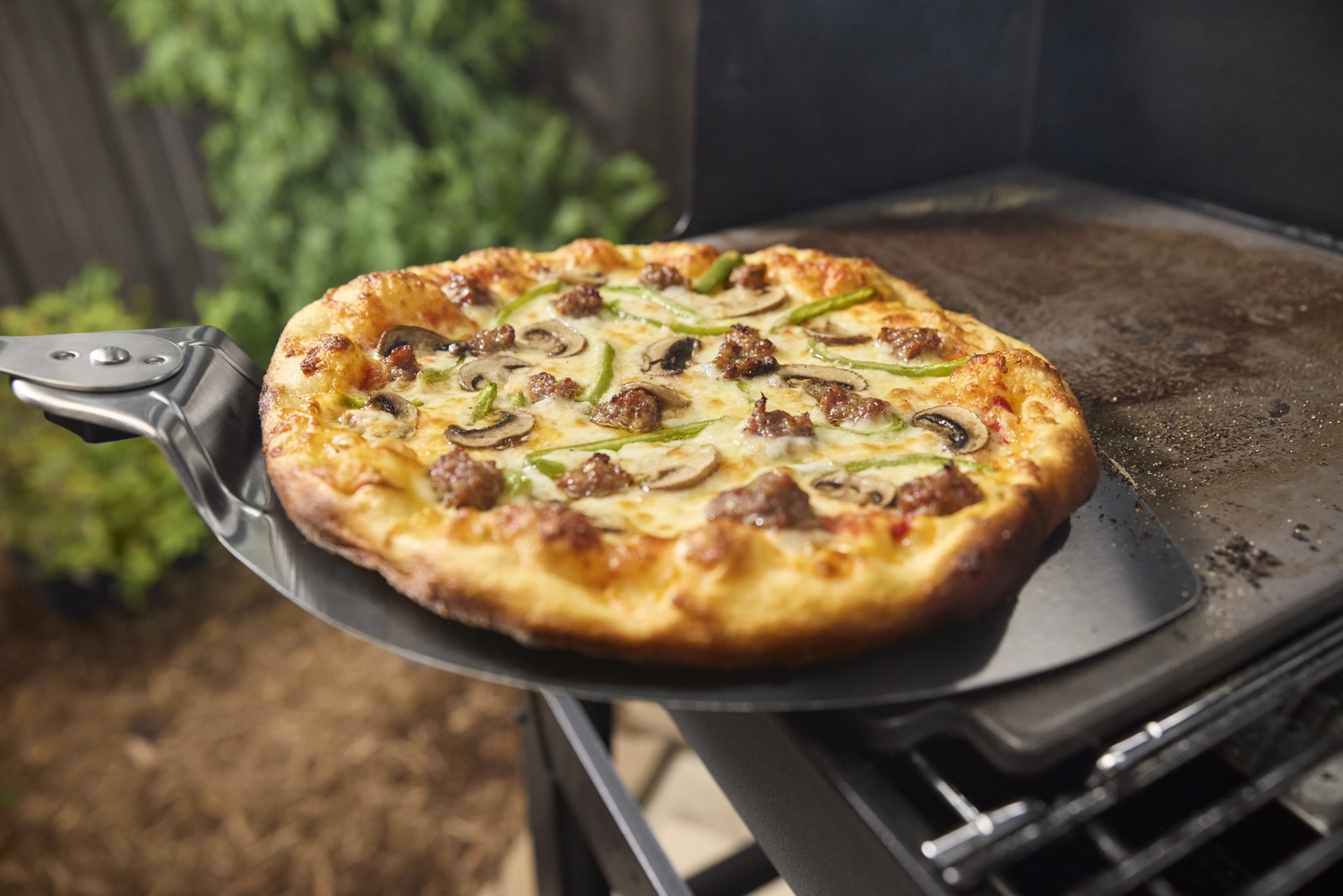 Smoque_Lifestyle_2 weber smoque fatüzelésű pellet grill