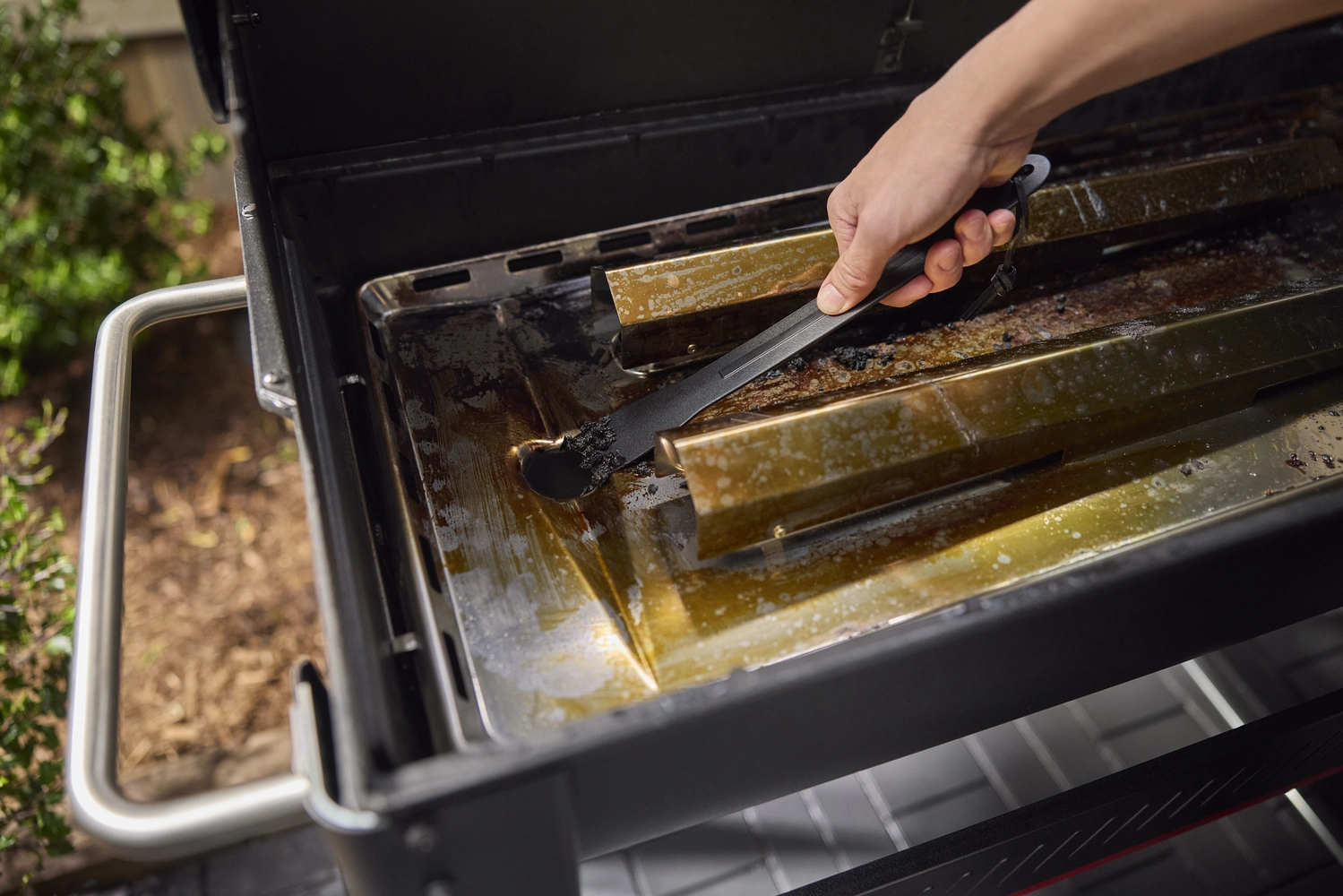 Smoque_Lifestyle_3 weber smoque fatüzelésű pellet grill