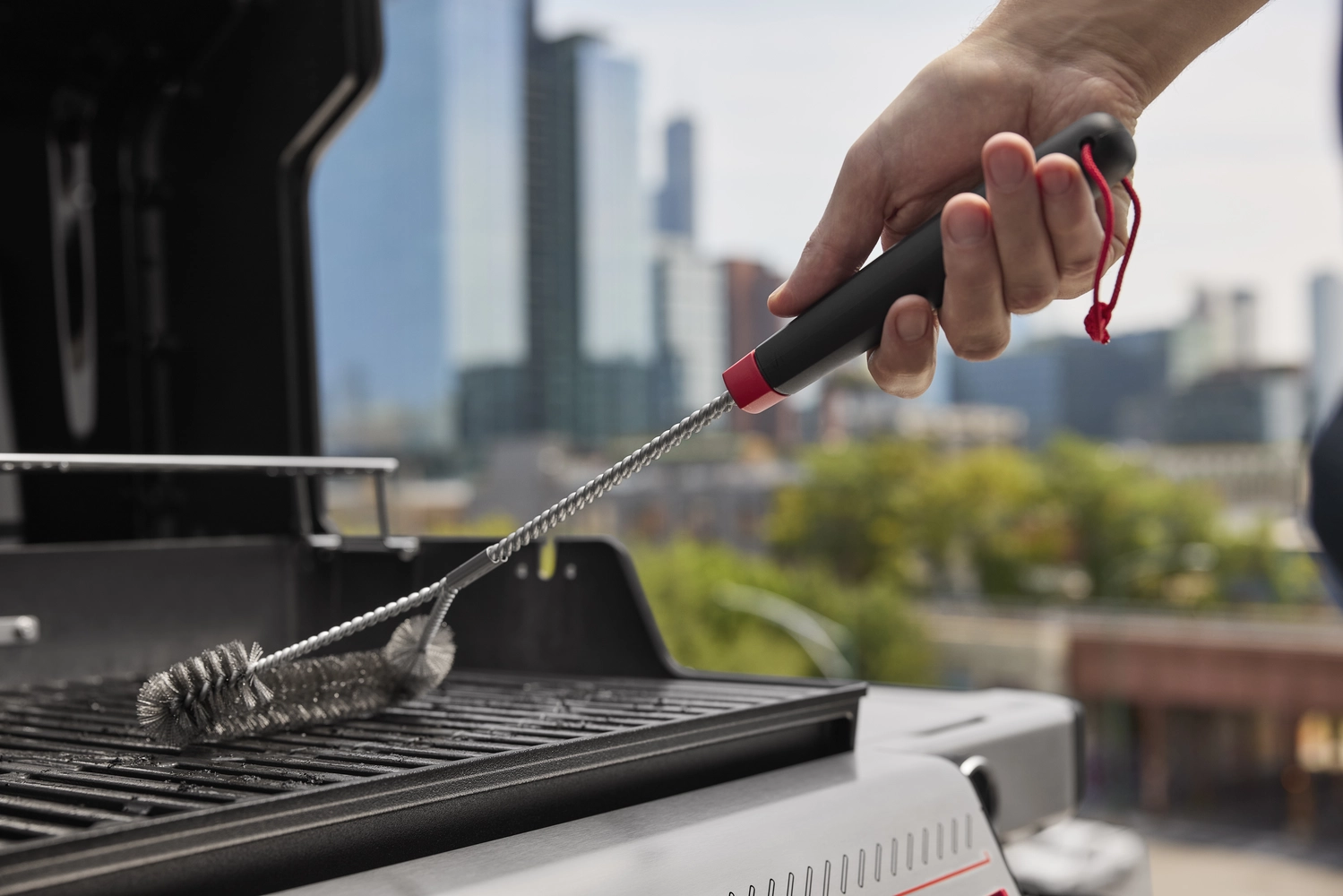 Spirit_Lifestyle_14 weber négy égős gázgrill oldal asztallal