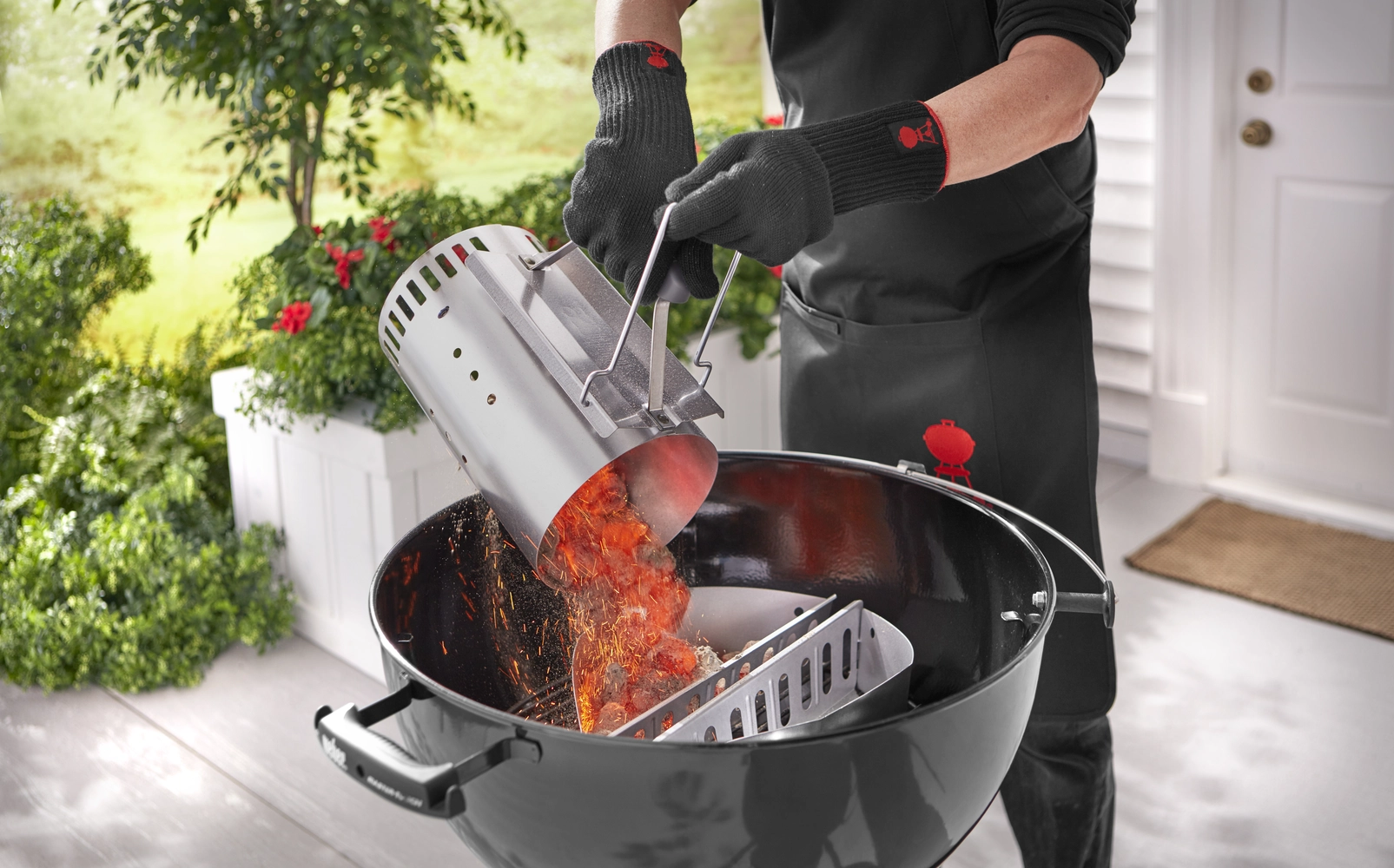 Weber_Rapidfire_begyujtokemeny_(7416)_11 begyújtókémény 47 cm-es és 57 cm-es faszenes grillekhez
