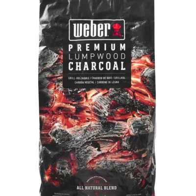 bükkből, gyertyánból, nyírfából, tölgyfából és almafából készült Weber Lumpwood faszén gyorsan és forrón ég