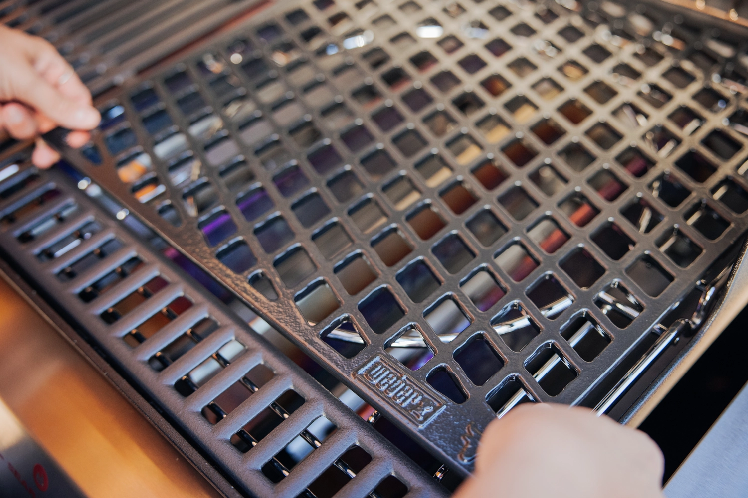 Grillrács, kétoldalú, porcelánzománcozott öntöttvasból